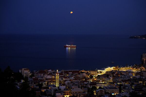 Лунное затмение в греции, архивное фото - Sputnik Таджикистан