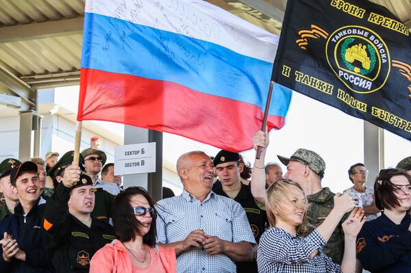 Зрители Армейских международных Игр-2017 по танковому биатлону - Sputnik Таджикистан