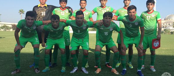 Молодежная сборная Таджикистана по футболу провела 8 августа свой первый контрольный матч на учебно-тренировочном сборе в Турции Молодежная сборная Таджикистана по футболу провела 8 августа свой первый контрольный матч на учебно-тренировочном сборе в Турции - Sputnik Тоҷикистон