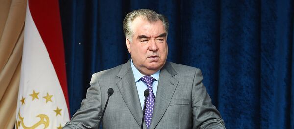 Эмомали Рахмон выступает перед жителями Хатлонской области - Sputnik Тоҷикистон