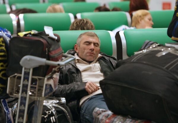 Пассажиры в аэропорту, архивное фото - Sputnik Таджикистан