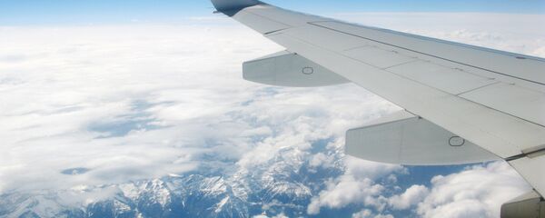 Вид из иллюминатора пассажирского самолета, архивное фото - Sputnik Тоҷикистон