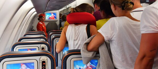 Пассажиры в самолете, архивное фото - Sputnik Таджикистан
