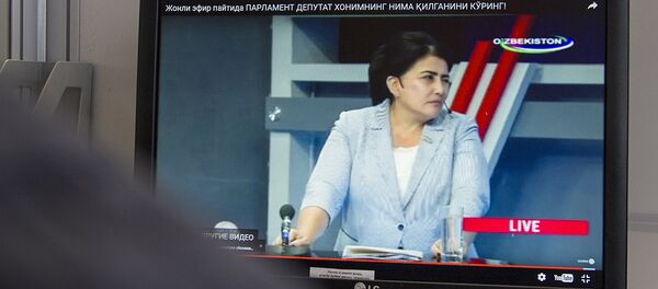 Просмотр ролика, в котором депутат от партии Миллий тикланиш Дилфуза Жалилова подмигивает Просмотр ролика, в котором депутат от партии Миллий тикланиш Дилфуза Жалилова подмигивает - Sputnik Таджикистан