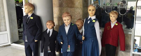 Школьная форма в Таджикистане, архивное фото - Sputnik Тоҷикистон