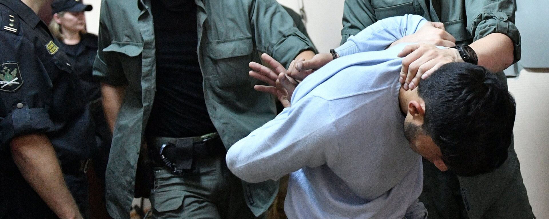 Рассмотрение ходатайства следствия об аресте подозреваемых в подготовке взрывов. Иллюстративное фото - Sputnik Тоҷикистон, 1920, 13.02.2026