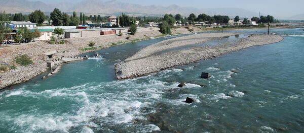 Река Кофарнихон, архивное фото Река Кофарнихон, архивное фото - Sputnik Таджикистан