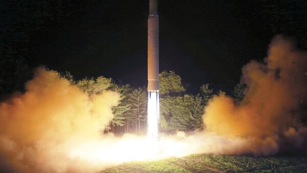 Межконтинентальная баллистических ракета в Северной Корее, архивное фото - Sputnik Таджикистан