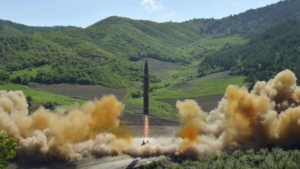 Межконтинентальная баллистических ракета в Северной Корее, архивное фото - Sputnik Таджикистан