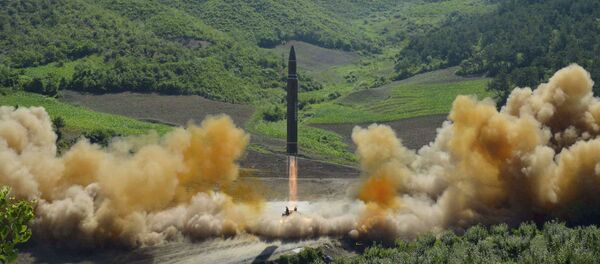 Межконтинентальная баллистических ракета в Северной Корее, архивное фото - Sputnik Таджикистан