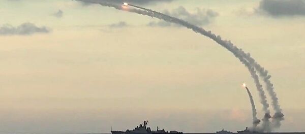 Массированный удар по объектам инфраструктуры ИГ в Сирии - Sputnik Таджикистан