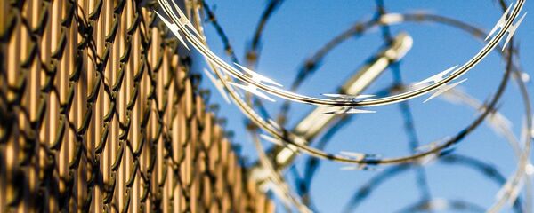 Колючая проволока, архивное фото - Sputnik Таджикистан