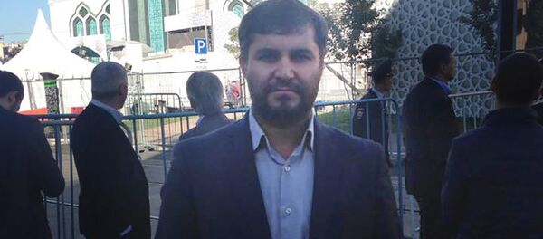 Фарход Одинаев, таджик который раздавал плов застрявшим в аэропорту Домодедово паломникам - Sputnik Тоҷикистон