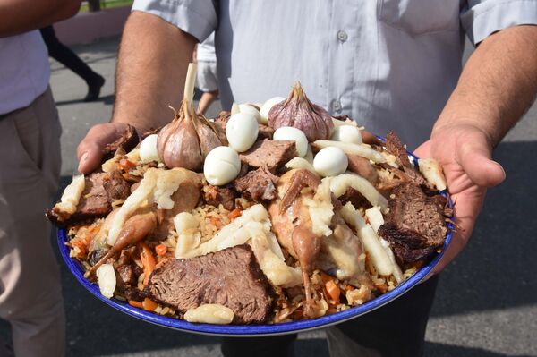 Поэт у плиты, или Как готовят кашу из топора в Таджикистане - Sputnik Таджикистан