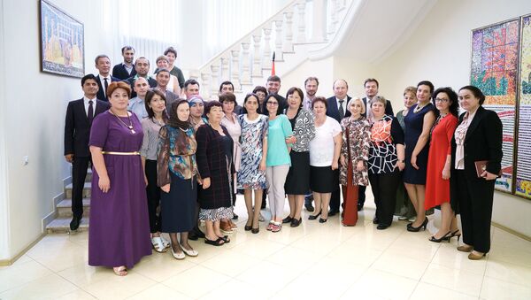 Преподавательский состав из РФ который отправляется в РТ учить таджикских детей - Sputnik Таджикистан