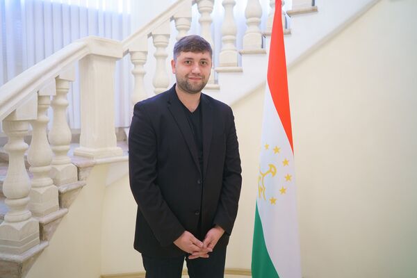 Кто едет обучать таджикских детей: знакомство с учителями из регионов РФ - Sputnik Таджикистан