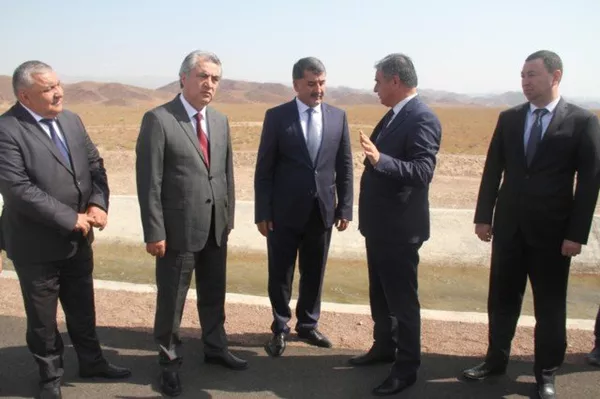 Боздиди роҳбарияти ВМКБ аз шаҳракаи навбунёди Сайҳун Боздиди роҳбарияти ВМКБ аз шаҳракаи навбунёди Сайҳун - Sputnik Тоҷикистон