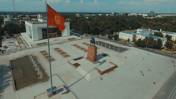 Памятник Айкол Манас (Манасу Великодушному) на центральной площади Ала-Тоо в Бишкеке. Архивное фото - Sputnik Таджикистан