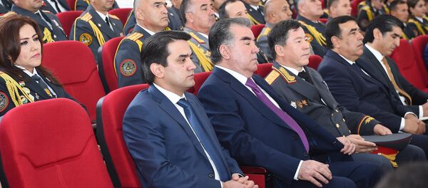 Эмомали Рахмон и Рустам Эмомали сидят в Академии МВД Таджикистана - Sputnik Тоҷикистон