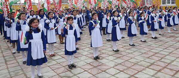 Мактаби рақами 14-и деҳаи Унҷии ноҳияи Бобоҷон Ғафуров - Sputnik Таджикистан