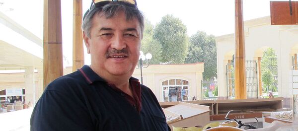 Народный артист Таджикистана Абдували Абдурашидов Народный артист Таджикистана Абдували Абдурашидов - Sputnik Таджикистан