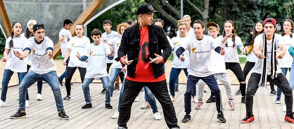 Sputnik подарил детям из шоу Ты супер! Танцы мастер-класс от Тодес - Sputnik Таджикистан