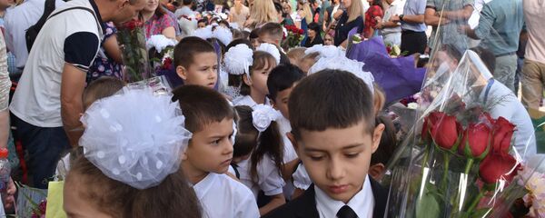 Школьники на 1 сентября в Душанбе - Sputnik Таджикистан