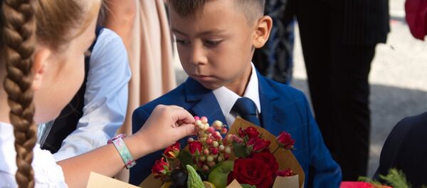 Школьники на 1 сентября, архивное фото - Sputnik Таджикистан