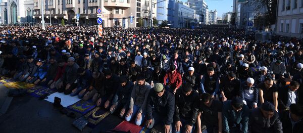 Празднование Курбан-Байрама в Москве Празднование Курбан-Байрама в Москве - Sputnik Тоҷикистон