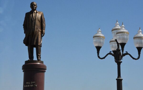 В центре Самарканда открыли памятник Исламу Каримову - Sputnik Таджикистан