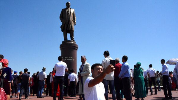 В центре Самарканда открыли памятник Исламу Каримову - Sputnik Таджикистан