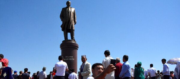 В центре Самарканда открыли памятник Исламу Каримову - Sputnik Тоҷикистон