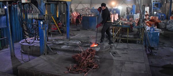 Завод по переработке меди и алюминия, архивное фото Завод по переработке меди и алюминия, архивное фото - Sputnik Таджикистан