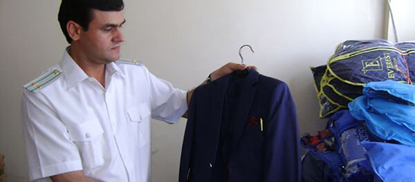 Таможеннники РТ изъяли контрафактную школьную форму из Узбекистана - Sputnik Таджикистан