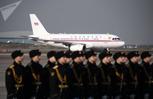 Самолет Airbus A320 президента Армении Сержа Саргсяна Самолет Airbus A320 президента Армении Сержа Саргсяна - Sputnik Таджикистан