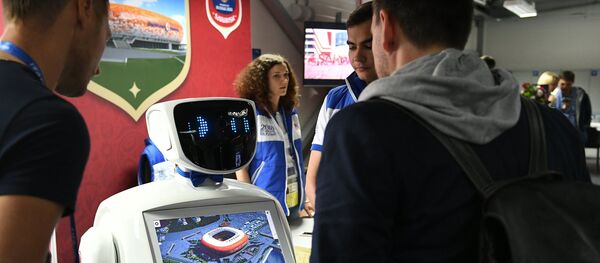 Робот на представлении городов-организаторов чемпионата мира-2018, архивное фото - Sputnik Таджикистан