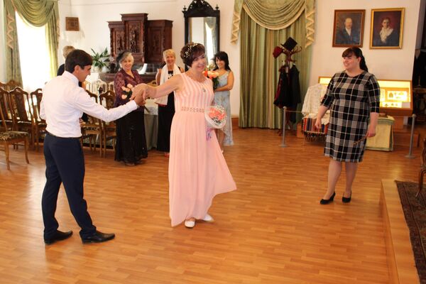 Фото со свадьбы Светланы Устиновой с Довудом Аминовым - Sputnik Тоҷикистон