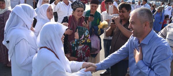 Паломники, вернувшиеся с хаджа в Душанбе Паломники, вернувшиеся с хаджа в Душанбе - Sputnik Таджикистан