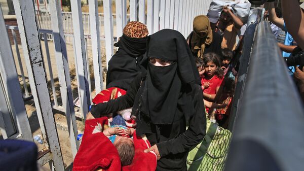 Женщины беженцы с детьми из Сирии, архивное фото - Sputnik Таджикистан