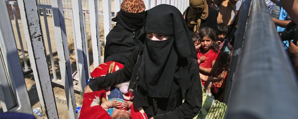 Женщины беженцы с детьми из Сирии, архивное фото - Sputnik Тоҷикистон