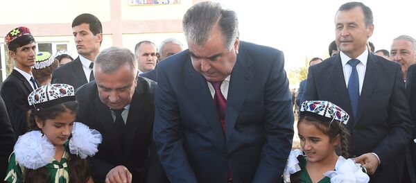 Президент Таджикистана Эмомали Рахмон открывает новые объекты в Хатлонской области Президент Таджикистана Эмомали Рахмон открывает новые объекты в Хатлонской области - Sputnik Тоҷикистон