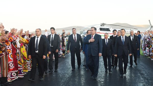 Президент Таджикистана Эмомали Рахмон в Хатлонской области - Sputnik Таджикистан