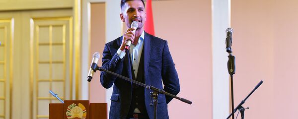 Аслишо Акимбеков на празднование дня независимости Таджикистана Аслишо Акимбеков на празднование дня независимости Таджикистана - Sputnik Таджикистан