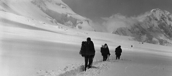 Восхождение на пик Восхождение на пик - Sputnik Таджикистан