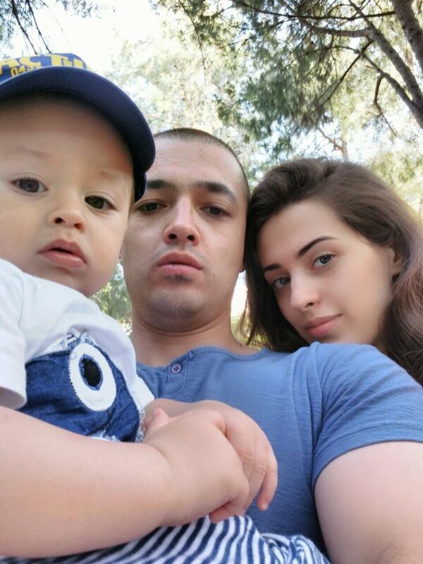 Мадина Назарамонова с мужем и сыном - Sputnik Тоҷикистон