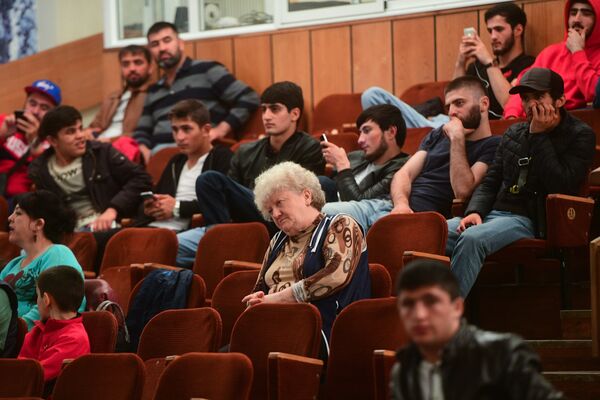 Тамошобинон дар шоми эҷодии Абдумамад Бекмамадов Тамошобинон дар шоми эҷодии Абдумамад Бекмамадов - Sputnik Тоҷикистон