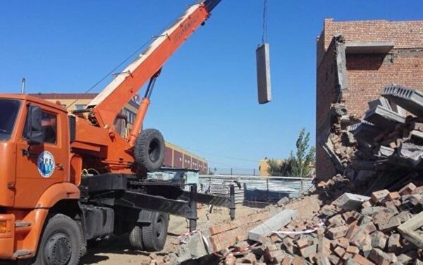 Перекрытие и стена обрушились в строящемся доме в Астане - Sputnik Таджикистан