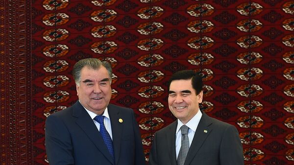 Президент РТ Эмомали Рахмон вместе с президентом Туркменистана Гурбангулы Бердымухамедовым - Sputnik Таджикистан