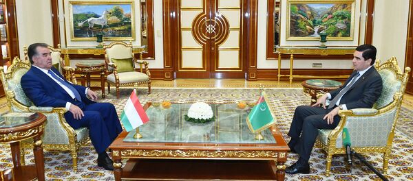 Президент РТ Эмомали Рахмон вместе с президентом Туркменистана Гурбангулы Бердымухамедовым - Sputnik Тоҷикистон