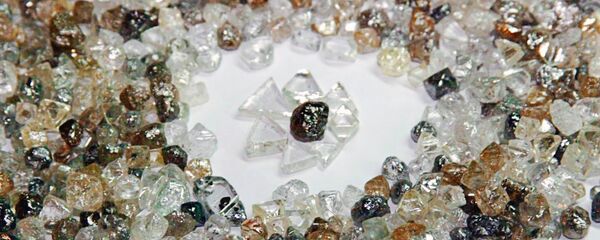 Добытые драгоценные камни - Sputnik Тоҷикистон